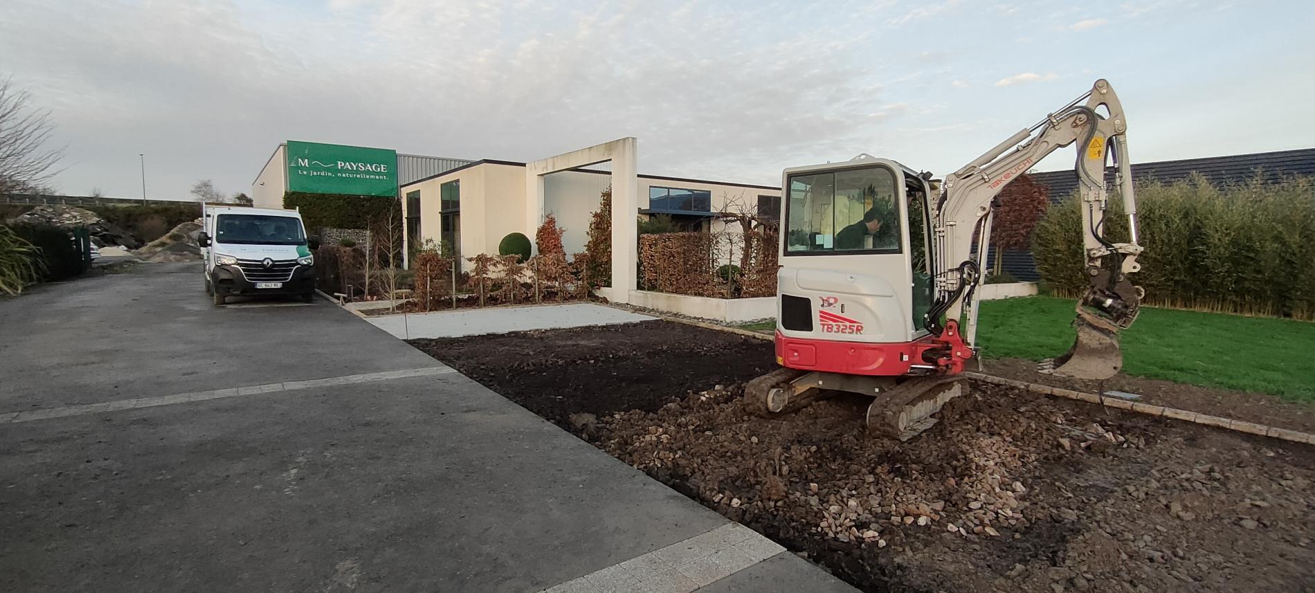 Suite de l'am&eacute;nagement des parkings aux Achards
